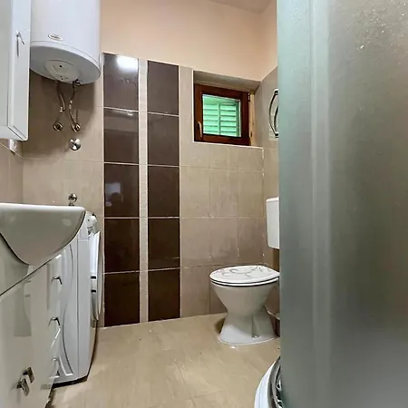 4 Bedroom Pet Friendly In