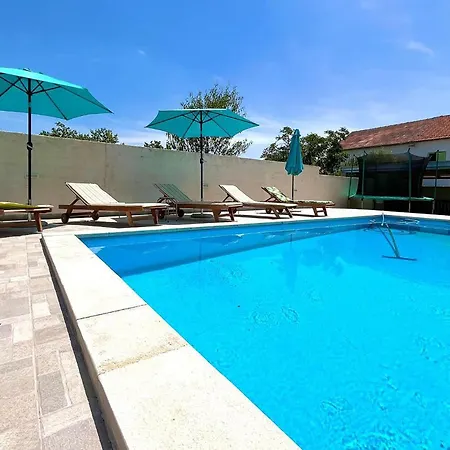 4 Bedroom Pet Friendly In Casa de Férias Rupalj