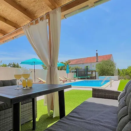 Casa de Férias 4 Bedroom Pet Friendly In *